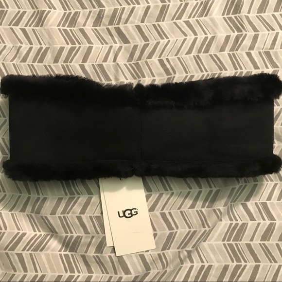 SOLD - UGG Genuine Shearling Bow Headband - Black - Picture 4 of 8
